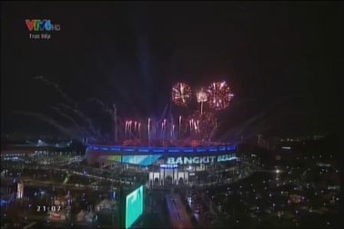 Màn pháo hoa mang thông điệp "cùng nhau tỏa sáng"