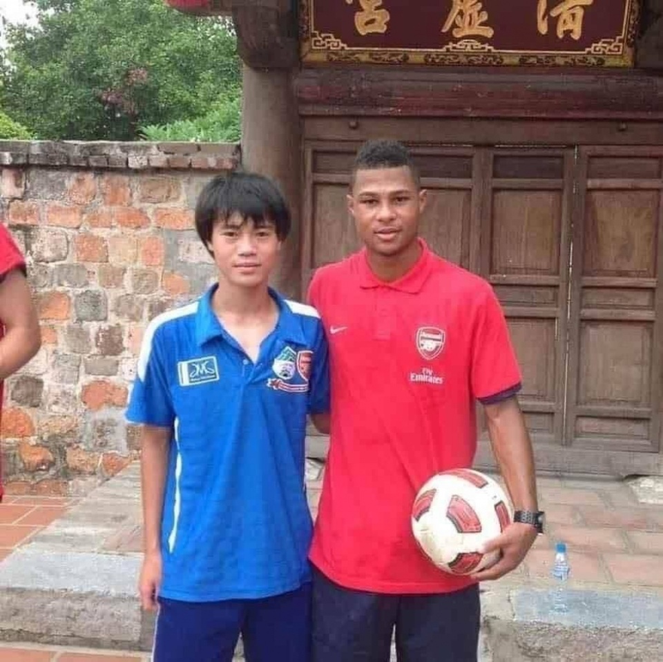 Hai ngôi sao xuất hiện ở chung kết cúp châu Âu từng sang Việt Nam du đấu - 2 Hai ngôi sao xuất hiện ở chung kết cúp châu Âu từng sang Việt Nam du đấu - 2
