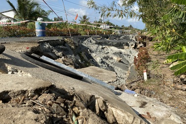 Cà Mau: Đường trăm tỷ tiếp tục sụt lún nghiêm trọng