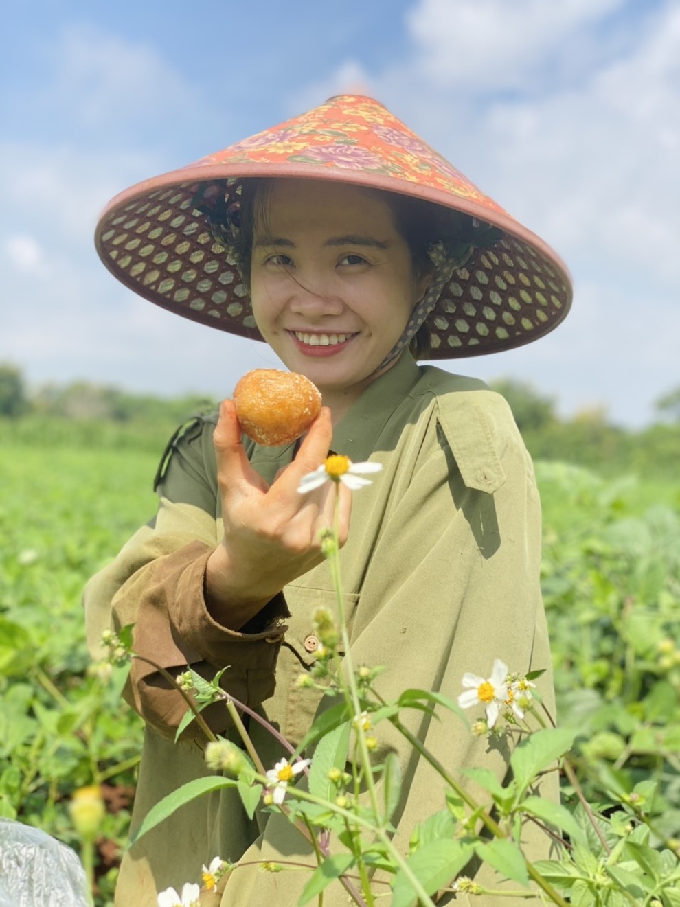 Rời TPHCM về quê vì dịch bệnh, cô gái trẻ gây sốt với loạt video làm vườn - 7 Rời TPHCM về quê vì dịch bệnh, cô gái trẻ gây sốt với loạt video làm vườn - 7