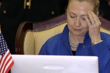 Hơn 300 email cá nhân của Hillary Clinton chứa thông tin tuyệt mật