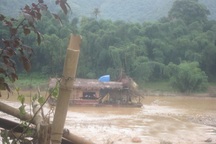 UBND huyện Tương Dương yêu cầu làm rõ vụ sạt lở kè sông Lam