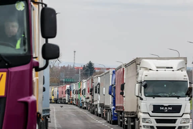 Ukraine bị ảnh hưởng nghiêm trọng khi biên giới với Ba Lan kẹt cứng