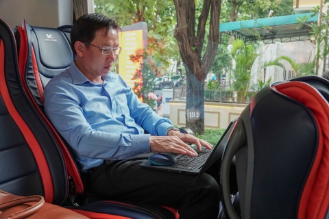 Chuyện cán bộ đi làm xa từ 5h, chỉ gặp vợ con 1 lần/tuần