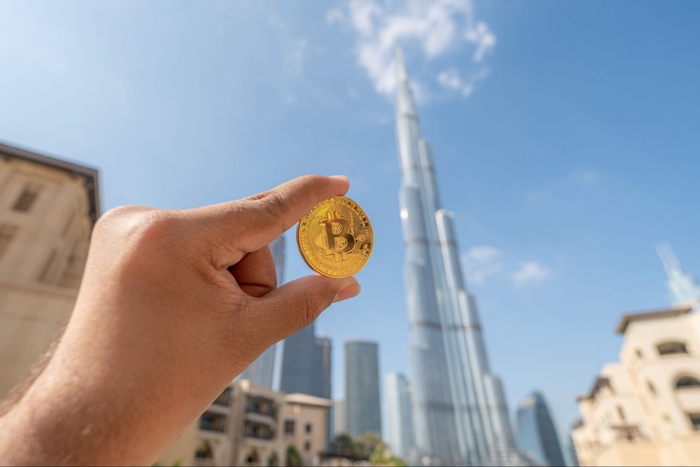 جنة العملات المشفرة في الصحراء: كيف تجذب الإمارات العربية المتحدة المليونيرات؟ - 1 Thiên đường tiền số giữa sa mạc: UAE đang hút giới triệu phú bằng cách nào? - 1