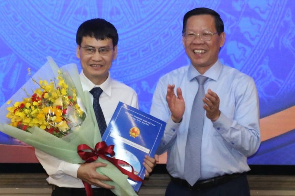 Chánh Thanh tra TPHCM nhận quyết định nghỉ hưu - 2 Chánh Thanh tra TPHCM nhận quyết định nghỉ hưu - 2