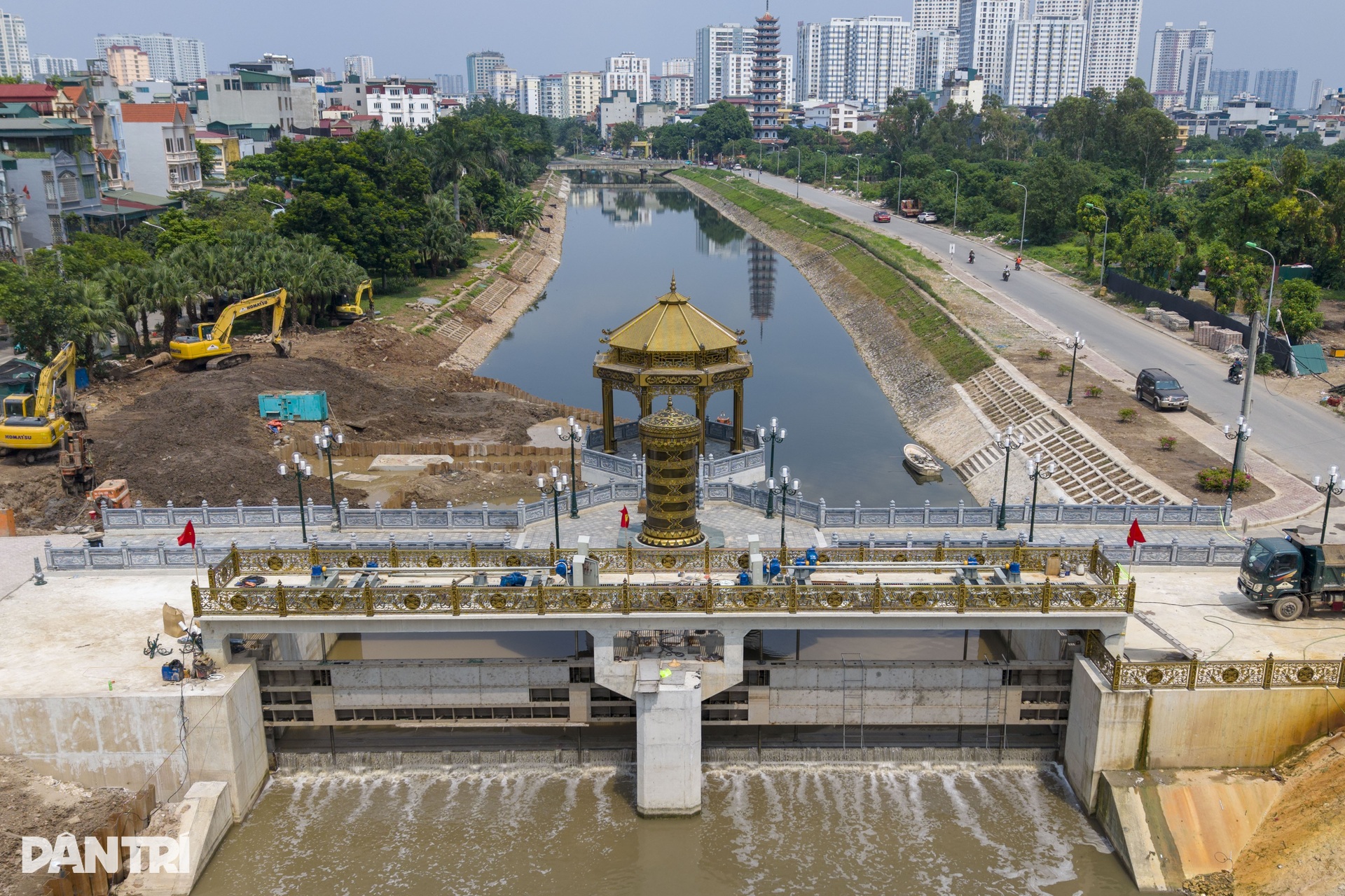 Những gam màu xanh - đen trên dòng sông Tô Lịch - 10 Những gam màu xanh - đen trên dòng sông Tô Lịch - 10