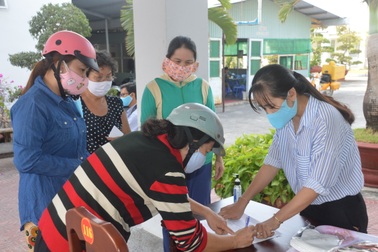 Cà Mau có thêm gần 1.000 người bán vé số dạo được hỗ trợ