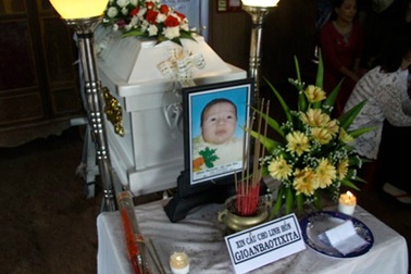 Bé 2 tháng tuổi tử vong bất thường