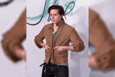 Brooklyn Beckham cặp kè với người mẫu Playboy