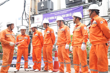 EVNHANOI đảm bảo an toàn cung ứng điện mùa mưa bão