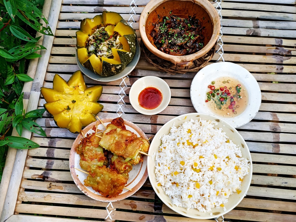 Bỏ phố về quê, cặp vợ chồng Bến Tre làm khu vườn 500m2 tràn ngập rau trái - 11 Bỏ phố về quê, cặp vợ chồng Bến Tre làm khu vườn 500m2 tràn ngập rau trái - 11