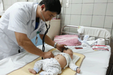 Bé trai 3 tháng tuổi viêm cơ tim tối cấp hiếm gặp