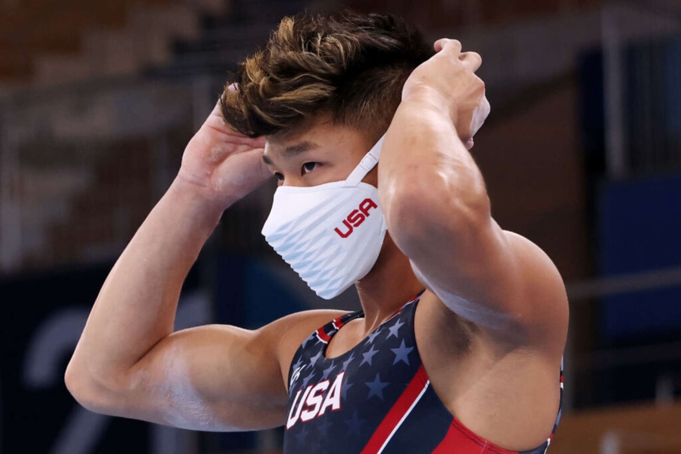 Dân mạng xôn xao về khẩu trang khủng của đoàn thể thao Olympic Mỹ - 1