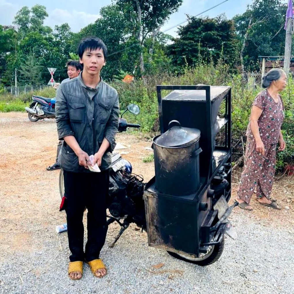 Bật khóc vì bị cháy rụi cả xe bánh bao, chàng trai nhận niềm vui bất ngờ - 3 Bật khóc vì bị cháy rụi cả xe bánh bao, chàng trai nhận niềm vui bất ngờ - 3
