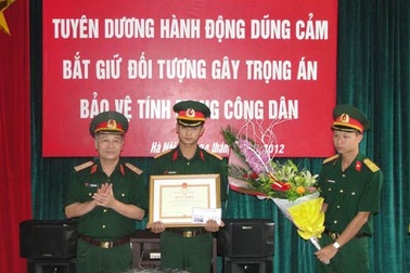 Thưởng nóng thiếu úy quân đội quật ngã cướp giữa phố