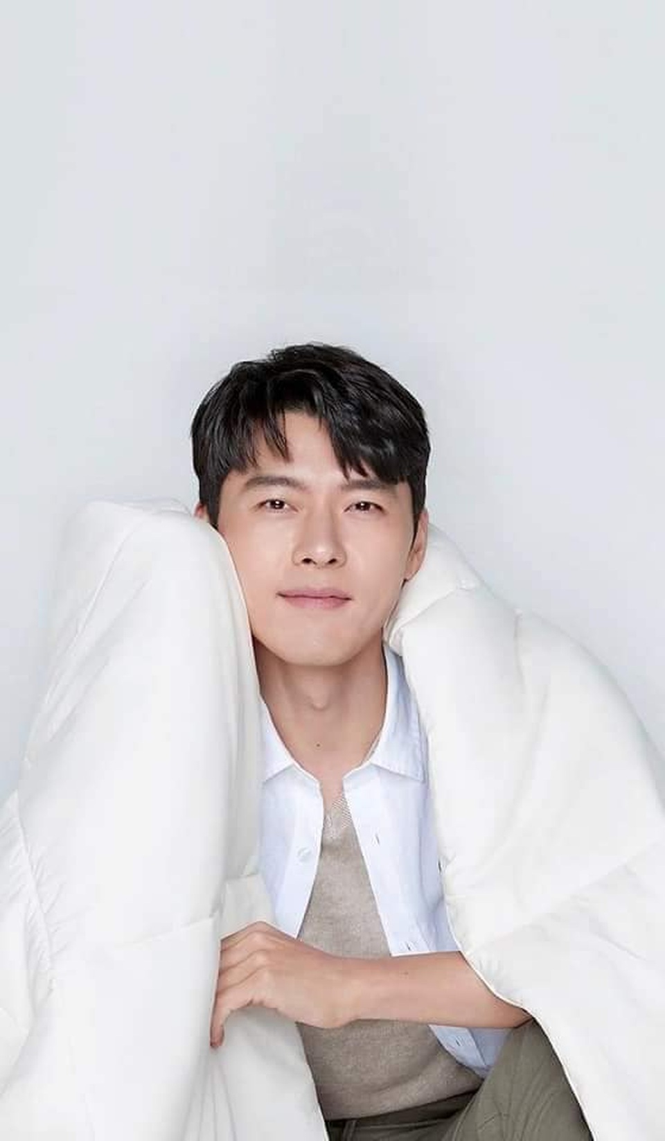 Hyun Bin khoe nhan sắc “cực phẩm” ở tuổi 38 - 5 Hyun Bin khoe nhan sắc “cực phẩm” ở tuổi 38 - 5