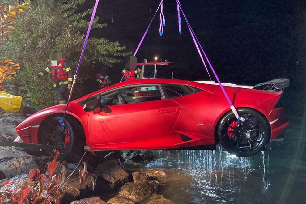 Sai lầm từ tài xế khiến xe Lamborghini Huracan chết chìm trong hồ nước - 1 Sai lầm từ tài xế khiến xe Lamborghini Huracan chết chìm trong hồ nước - 1