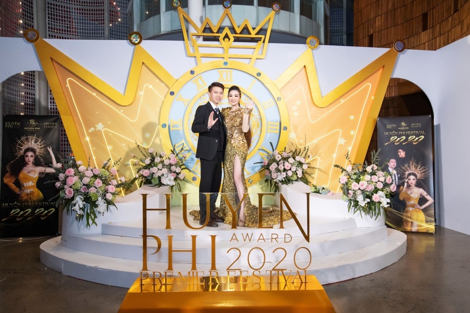 Những khoảnh khắc ấn tượng trong Đêm tiệc Nữ Vương của Huyền Phi Award - 3 Những khoảnh khắc ấn tượng trong Đêm tiệc Nữ Vương của Huyền Phi Award - 3