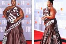 Lizzo diện váy như vỏ kẹo socola
