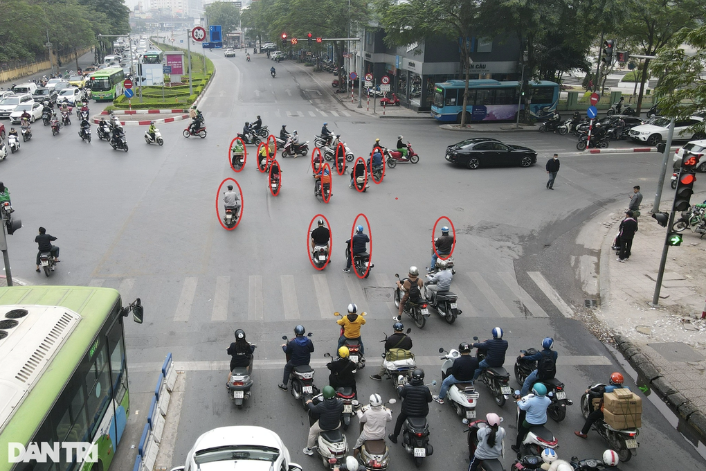 Dừng chờ quá vạch cũng bị phạt 18-20 triệu đồng như vượt đèn đỏ? - 1 Dừng chờ quá vạch cũng bị phạt 18-20 triệu đồng như vượt đèn đỏ? - 1