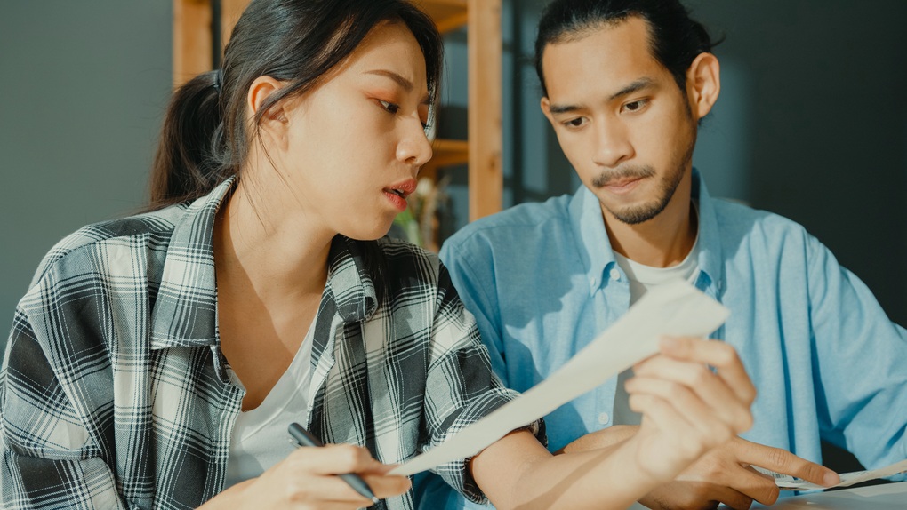 Chồng gọi đến phòng công chứng, tôi sửng sốt khi biết phải ký giấy tờ gì