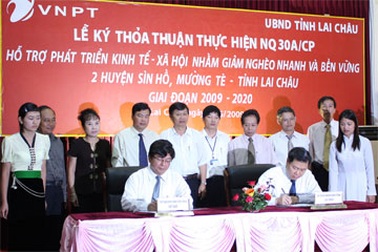 VNPT hỗ trợ 2 huyện nghèo nhất nước gần 200 tỉ đồng