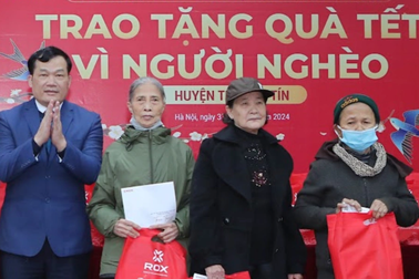 ROX Group trao tặng hơn 3.000 suất quà Tết cho người nghèo