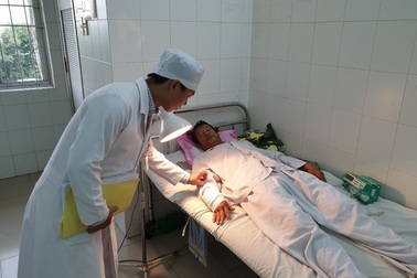 Cần Thơ: Lần đầu tiên nối mạch máu vi phẫu không cần kim khâu