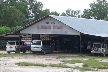 "Tấn trò đời" giành giật người chết của các trại hòm