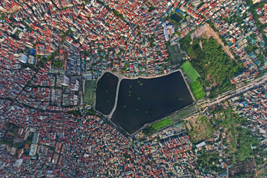 Những hồ nước như viên ngọc quí giữa "rừng" nhà dày đặc ở Hà Nội