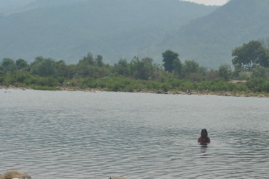 Săn cá chình bổ sinh lực kiếm cả triệu đồng mỗi đêm