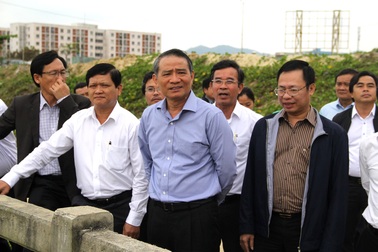 Bí thư Đà Nẵng thị sát dự án du lịch bít lối xuống biển