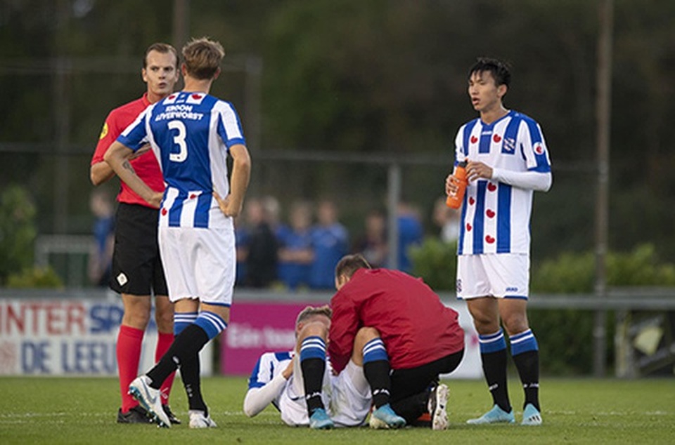 Vì sao cổ động viên Heerenveen muốn chia tay Văn Hậu? - 2 Vì sao cổ động viên Heerenveen muốn chia tay Văn Hậu? - 2