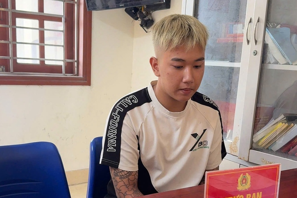 Nhóm thanh niên bốc đầu xe máy, phát trực tiếp lên mạng xã hội - 2