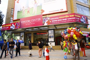 Nhiều khuyến mại mừng sinh nhật Vincom Center Bà Triệu