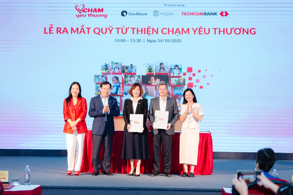 Ra mắt quỹ từ thiện Chạm Yêu Thương: Chạm yêu thương, gieo mầm hạnh phúc - 3 Ra mắt quỹ từ thiện Chạm Yêu Thương: Chạm yêu thương, gieo mầm hạnh phúc - 3