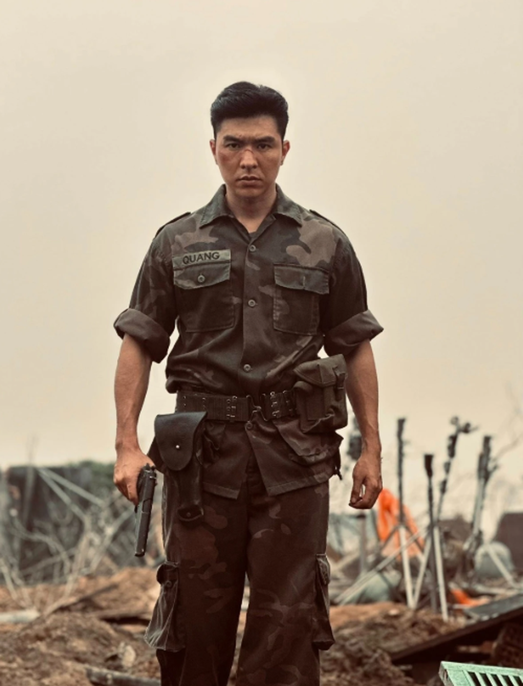 Hé lộ bất ngờ về mỹ nam phản diện cao gần 1,8m, gây sốt trong phim “Mưa đỏ” - 1 Hé lộ bất ngờ về mỹ nam phản diện cao gần 1,8m, gây sốt trong phim “Mưa đỏ” - 1