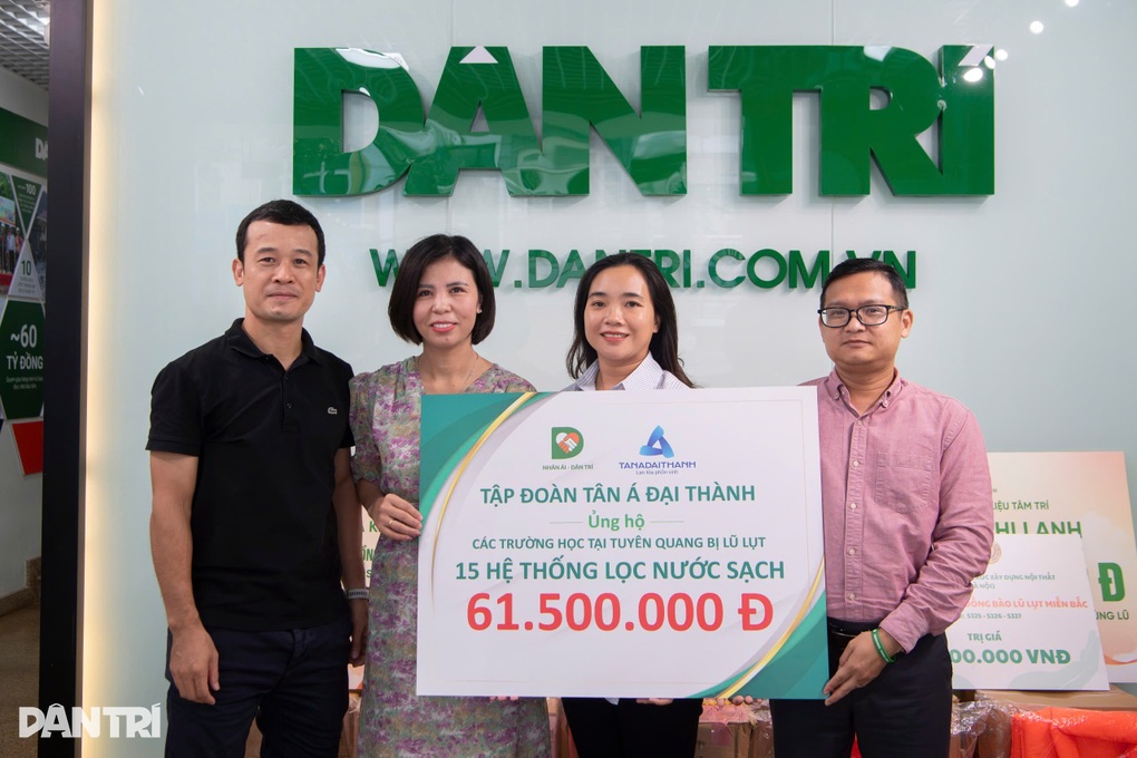 Bạn đọc tiếp tục cùng Dân trí tái thiết cuộc sống người dân sau lũ - 1 Bạn đọc tiếp tục cùng Dân trí tái thiết cuộc sống người dân sau lũ - 1
