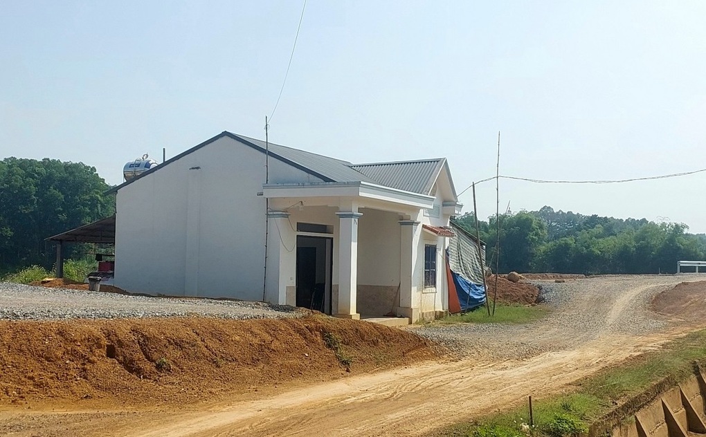 Sẽ cưỡng chế ngôi nhà chình ình giữa tuyến đường 1.900 tỷ đồng - 2 Sẽ cưỡng chế ngôi nhà chình ình giữa tuyến đường 1.900 tỷ đồng - 2
