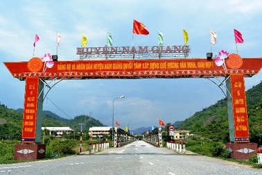 Huyện nghèo nhưng “dời đô” trăm tỉ ?