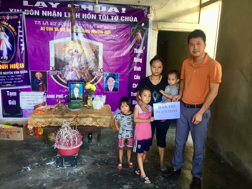 Ba đứa trẻ đột ngột mất cha được giúp đỡ hơn 59 triệu đồng - 3 Ba đứa trẻ đột ngột mất cha được giúp đỡ hơn 59 triệu đồng - 3