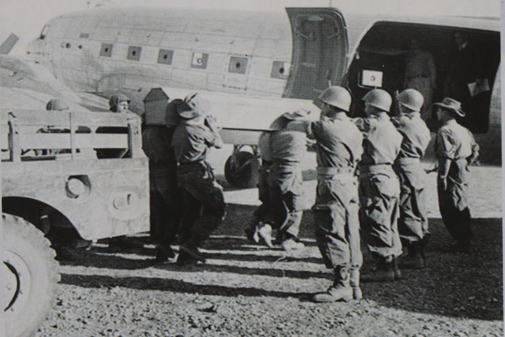 Tình cảnh khốn quẫn của quân Pháp ở chiến trường Điện Biên Phủ - 8