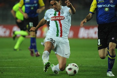 Juventus kí hợp đồng chính thức với 4 cầu thủ cùng lúc