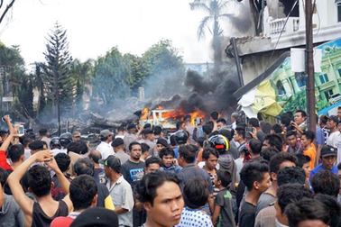 Máy bay Indonesia lao xuống khu dân cư, 141 người thiệt mạng  