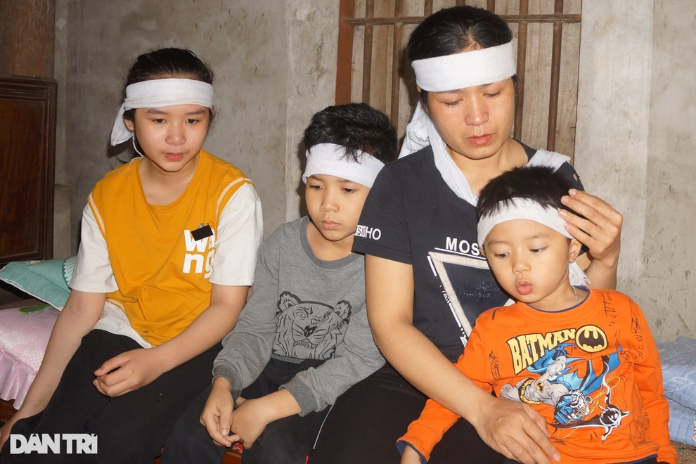 Cha bị máy cày đè tử vong, 3 đứa bé đầu đội khăn tang, tương lai mù mịt - 8 Cha bị máy cày đè tử vong, 3 đứa bé đầu đội khăn tang, tương lai mù mịt - 8