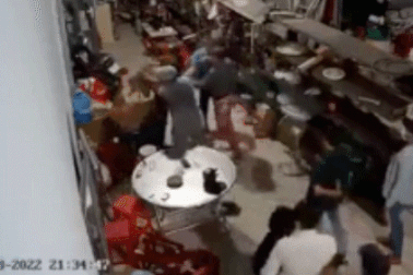 3 người bị đánh "không trượt phát nào" sau lời thách thức qua điện thoại