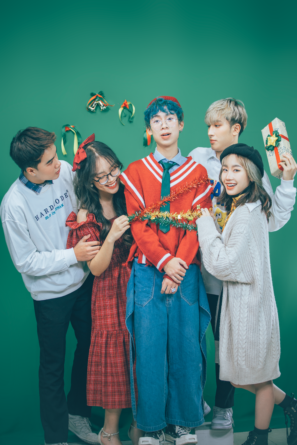 Gợi ý trang phục đi chơi Noel thời thượng, đúng mốt - 8 Gợi ý trang phục đi chơi Noel thời thượng, đúng mốt - 8