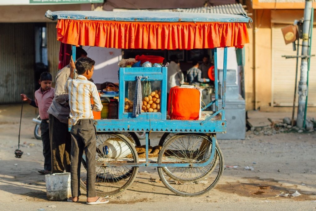 Những triệu phú ngầm núp bóng bán hàng rong, ăn vận xuề xòa nhưng cực giàu - 1 Những triệu phú ngầm núp bóng bán hàng rong, ăn vận xuề xòa nhưng cực giàu - 1