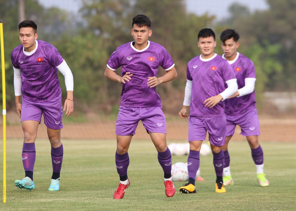 HLV Park Hang Seo lộ vẻ đăm chiêu trước trận gặp Lào - 7